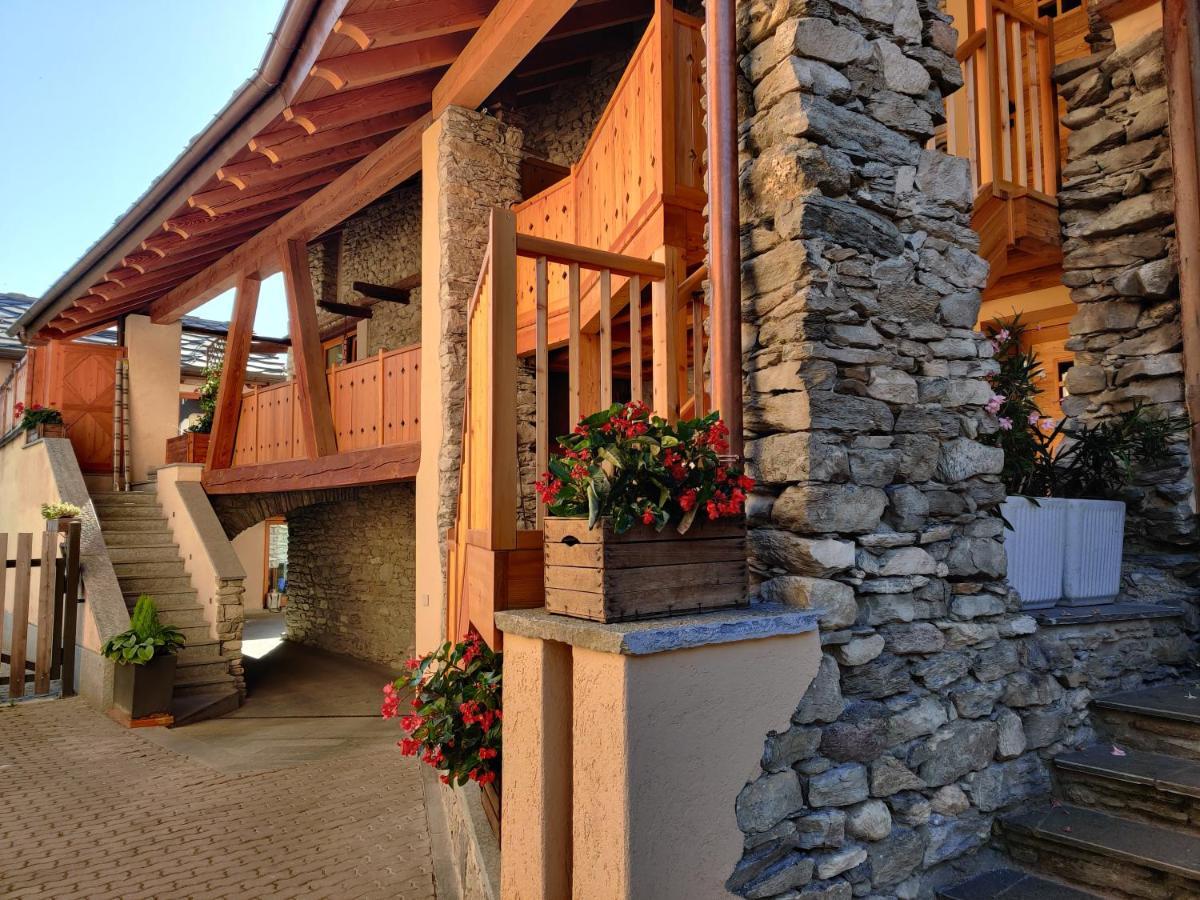 Ferienwohnung Au Fond Du Bourg Aosta Exterior foto