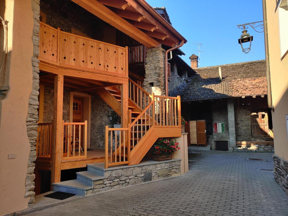 Ferienwohnung Au Fond Du Bourg Aosta Exterior foto