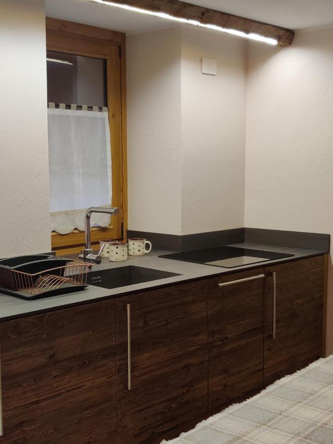 Ferienwohnung Au Fond Du Bourg Aosta Exterior foto