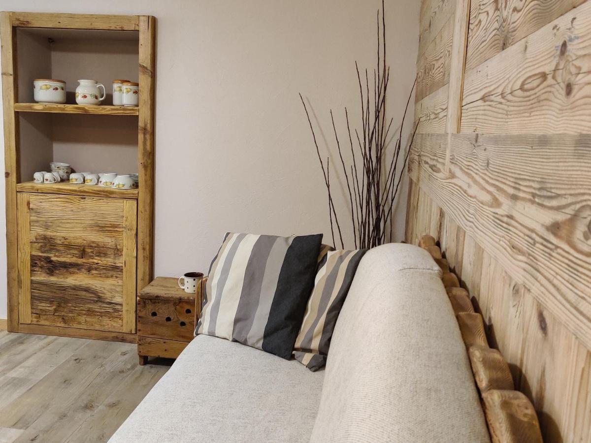 Ferienwohnung Au Fond Du Bourg Aosta Exterior foto