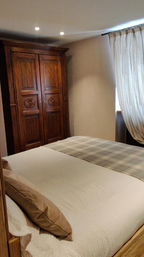 Ferienwohnung Au Fond Du Bourg Aosta Exterior foto