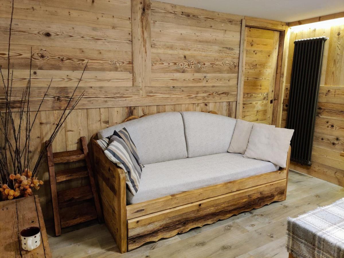 Ferienwohnung Au Fond Du Bourg Aosta Exterior foto