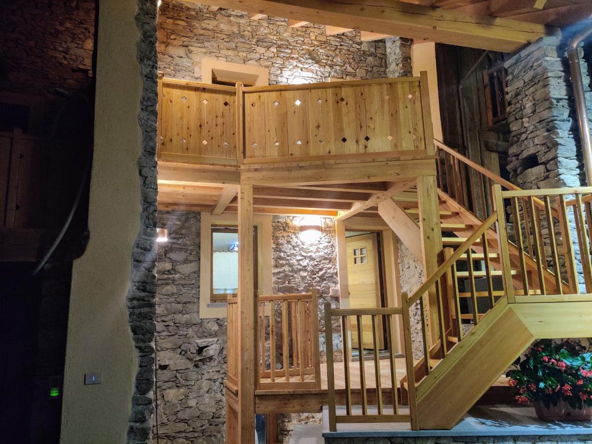 Ferienwohnung Au Fond Du Bourg Aosta Exterior foto