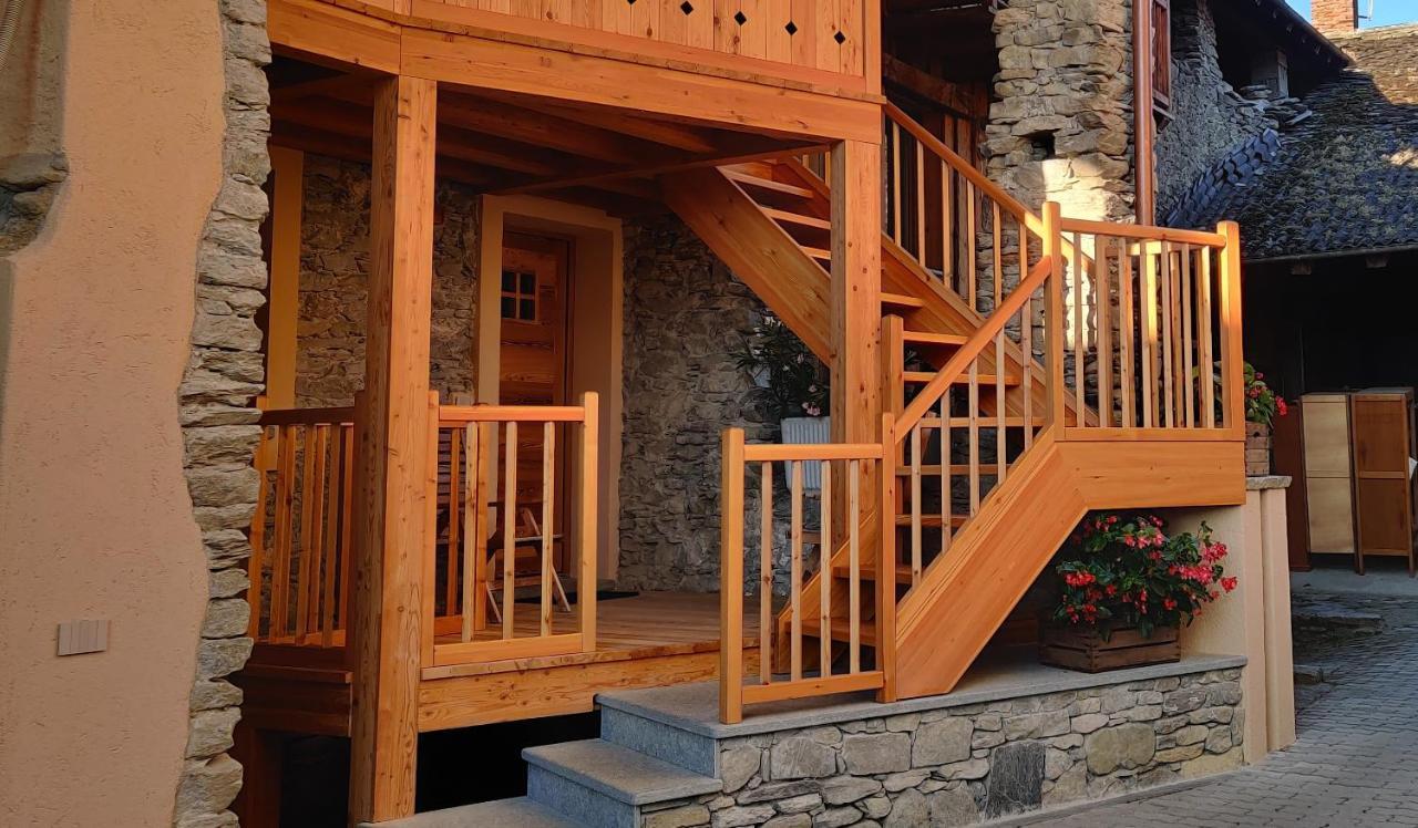 Ferienwohnung Au Fond Du Bourg Aosta Exterior foto