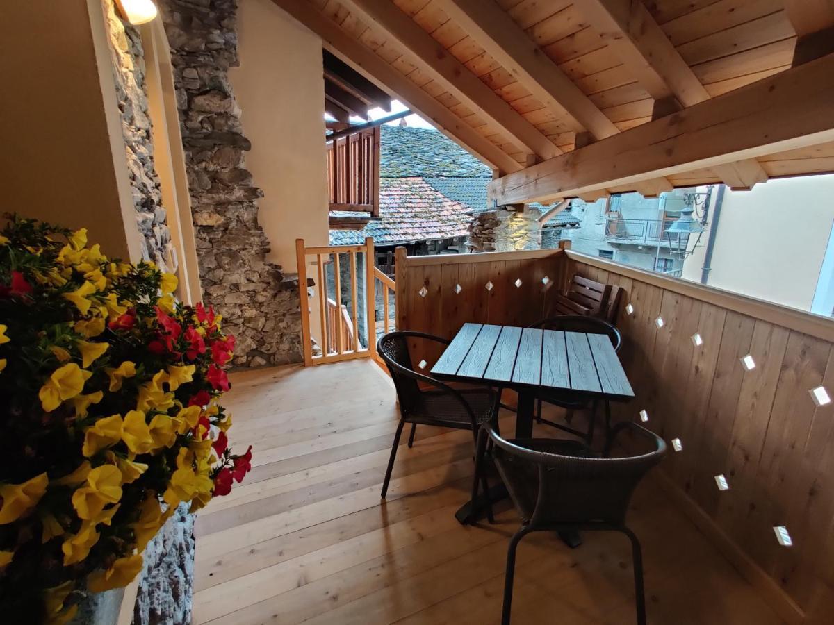 Ferienwohnung Au Fond Du Bourg Aosta Exterior foto