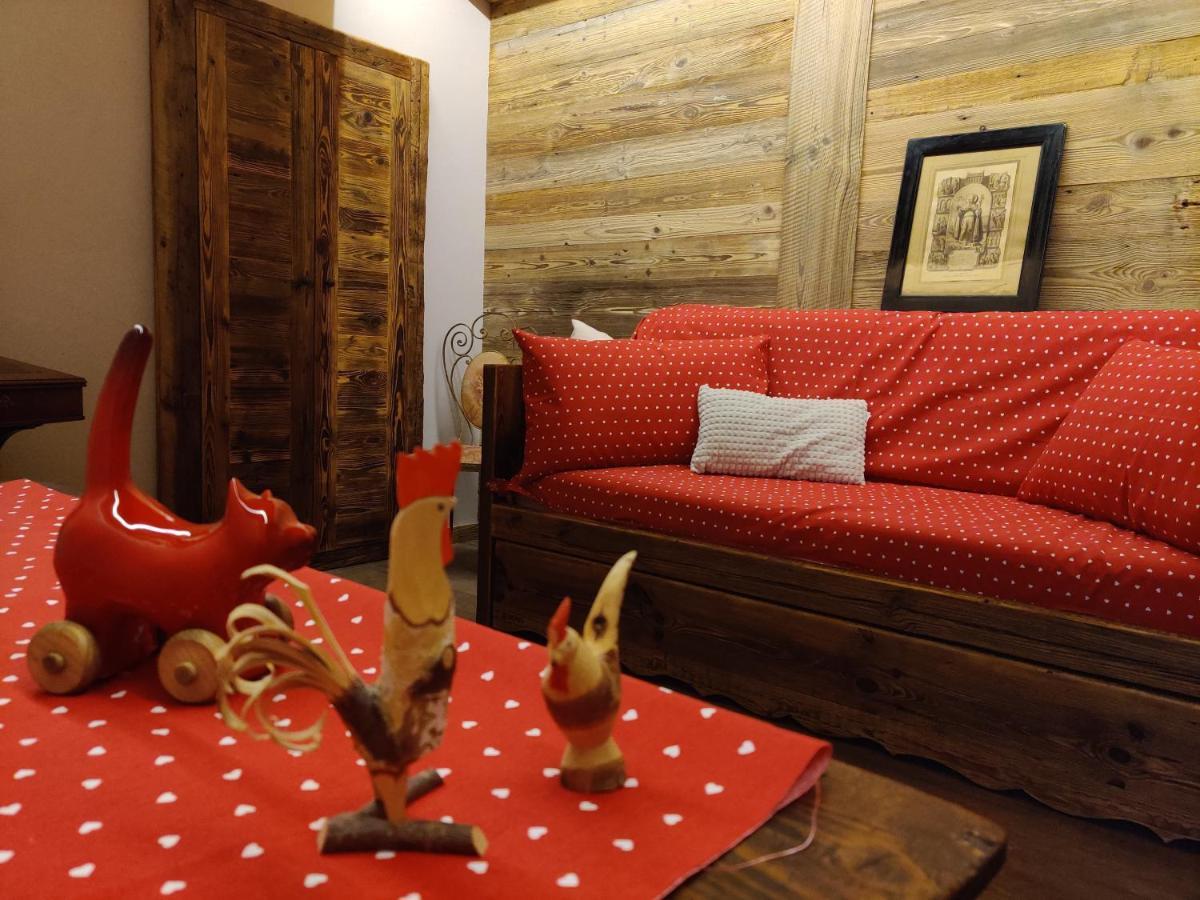 Ferienwohnung Au Fond Du Bourg Aosta Exterior foto
