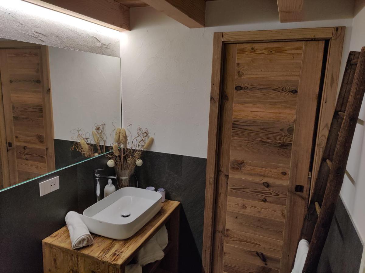 Ferienwohnung Au Fond Du Bourg Aosta Exterior foto