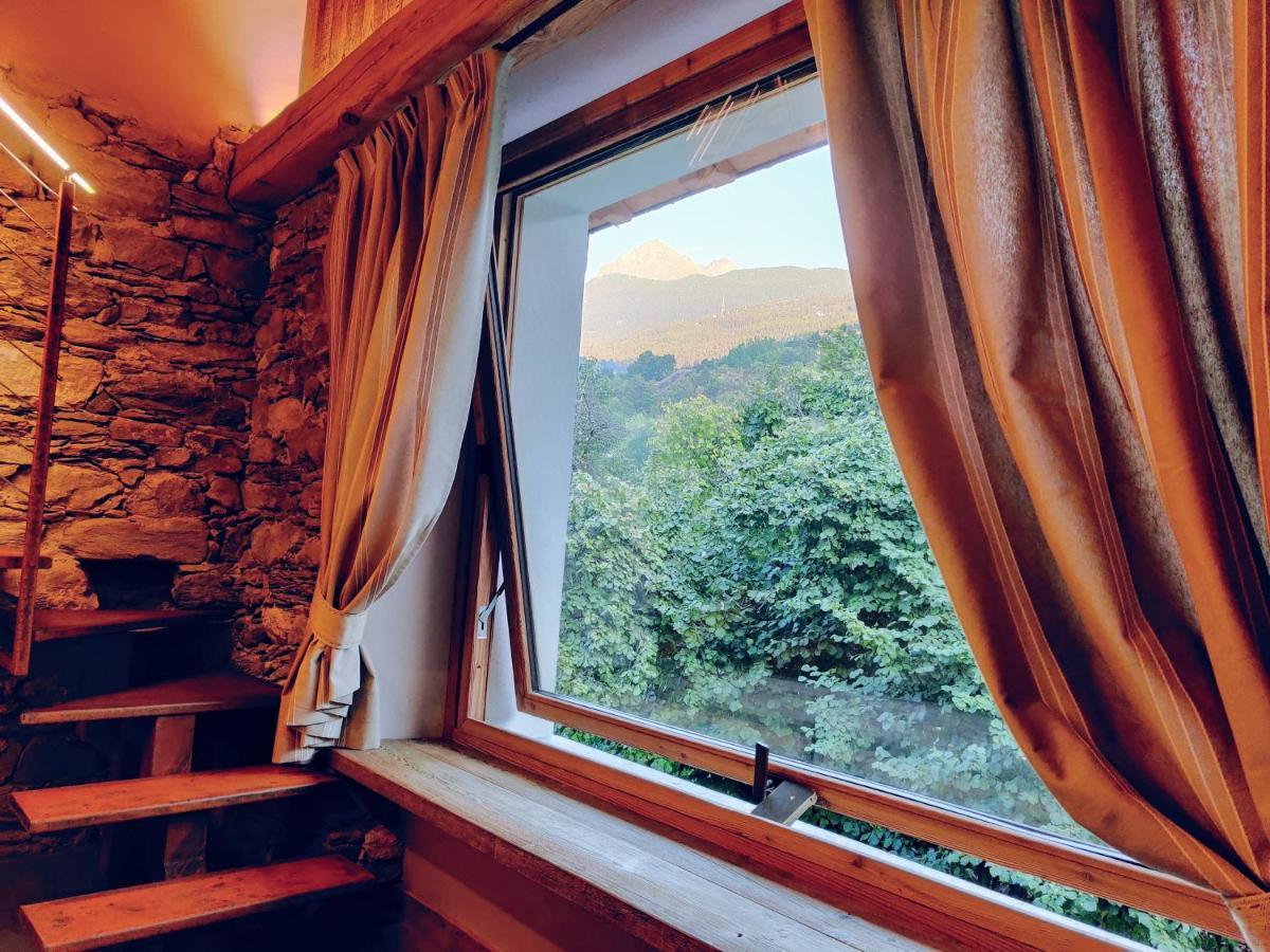 Ferienwohnung Au Fond Du Bourg Aosta Exterior foto